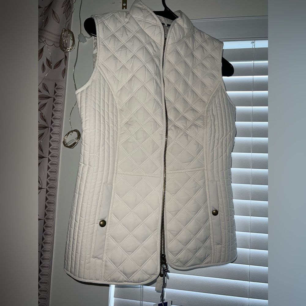 Woman’s Winter White Zip Vest